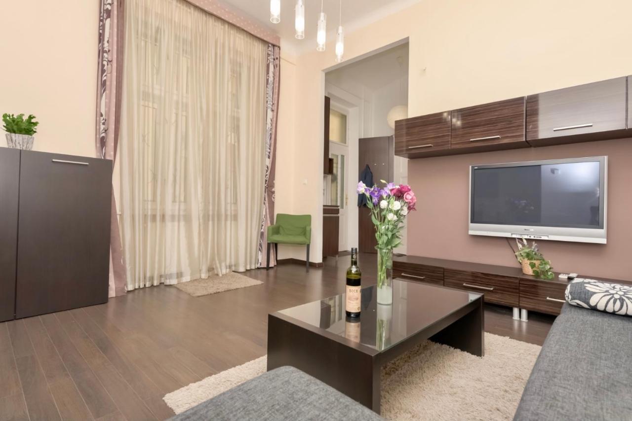 Corvina Apartment Budapest With Free Private Parking Exterior photo